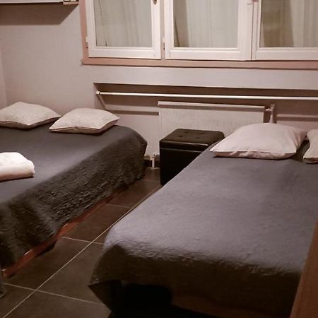 Grand Appartement Fonctionnel Et Calme Sur Lyon8 A 2 Pas Du Metro Esterno foto