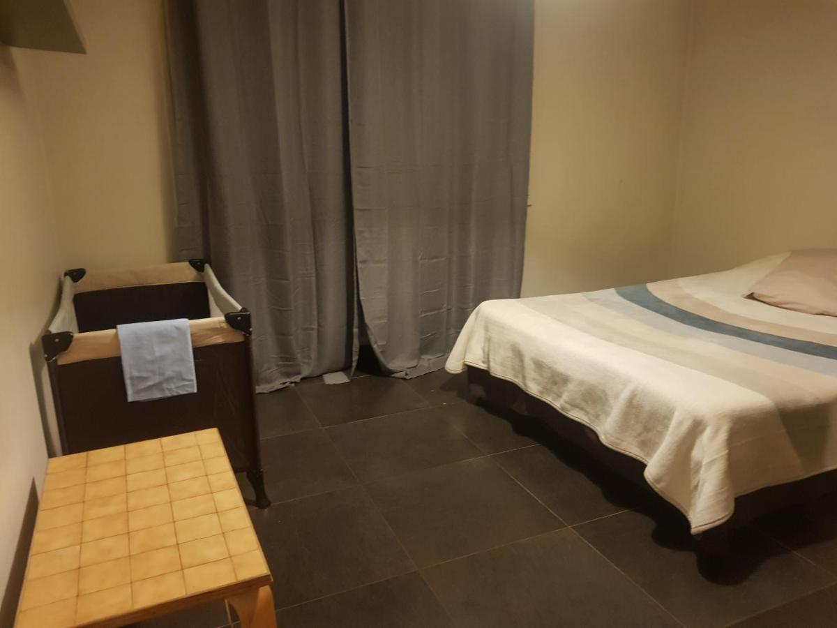 Grand Appartement Fonctionnel Et Calme Sur Lyon8 A 2 Pas Du Metro Esterno foto