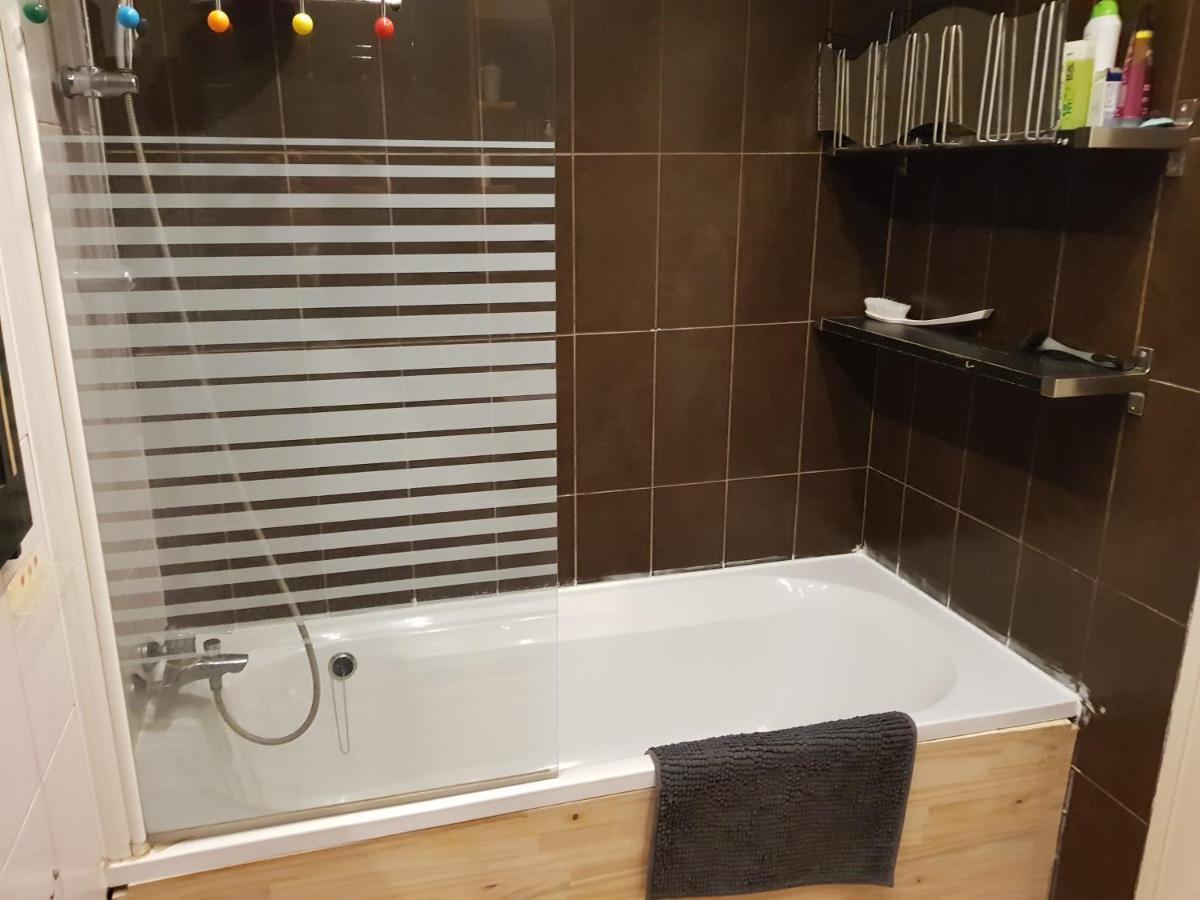 Grand Appartement Fonctionnel Et Calme Sur Lyon8 A 2 Pas Du Metro Esterno foto