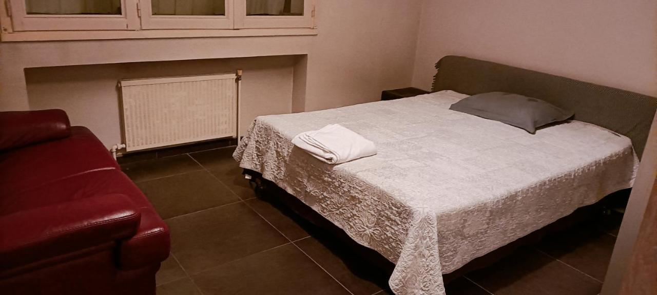 Grand Appartement Fonctionnel Et Calme Sur Lyon8 A 2 Pas Du Metro Esterno foto