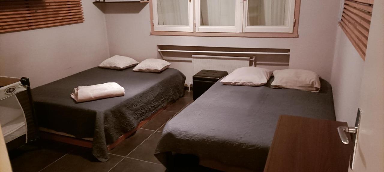 Grand Appartement Fonctionnel Et Calme Sur Lyon8 A 2 Pas Du Metro Esterno foto